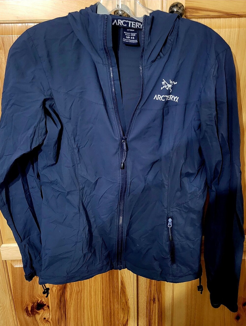 Arc'teryx  Womens Squamish  Navy Windbreaker Hooded Jacket